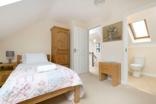 Mews Hill, 5 Bedroom New Forest Holiday Cottage