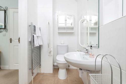 Mews Hill, 5 Bedroom New Forest Holiday Cottage