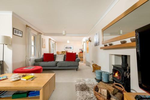 Mews Hill, 5 Bedroom New Forest Holiday Cottage