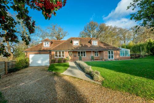 Mews Hill, 5 Bedroom New Forest Holiday Cottage