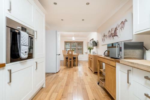 Mews Hill, 5 Bedroom New Forest Holiday Cottage