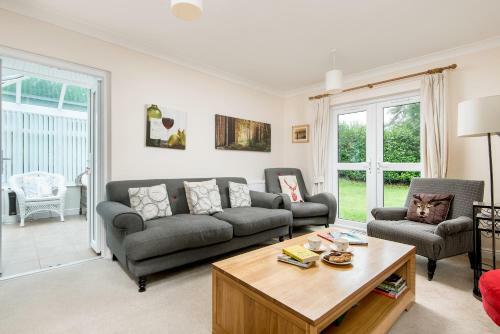 Mews Hill, 5 Bedroom New Forest Holiday Cottage