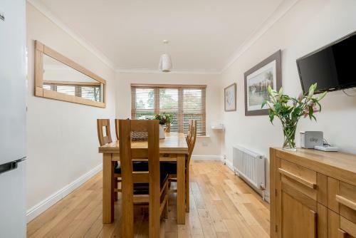 Mews Hill, 5 Bedroom New Forest Holiday Cottage