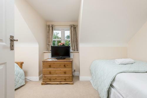 Mews Hill, 5 Bedroom New Forest Holiday Cottage