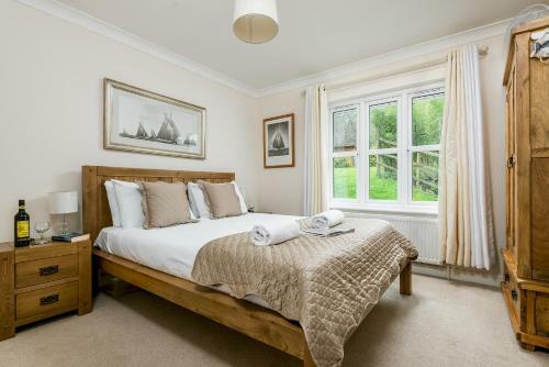 Mews Hill, 5 Bedroom New Forest Holiday Cottage