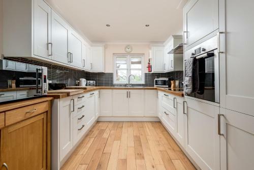 Mews Hill, 5 Bedroom New Forest Holiday Cottage