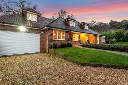 Mews Hill, 5 Bedroom New Forest Holiday Cottage