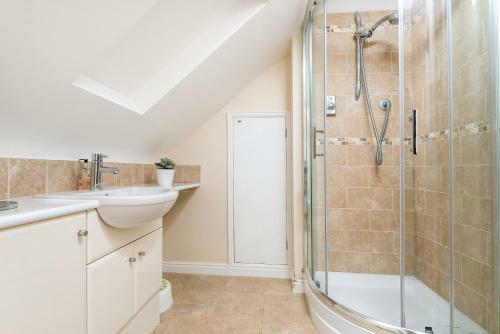 Mews Hill, 5 Bedroom New Forest Holiday Cottage