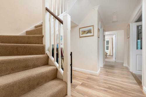 Mews Hill, 5 Bedroom New Forest Holiday Cottage