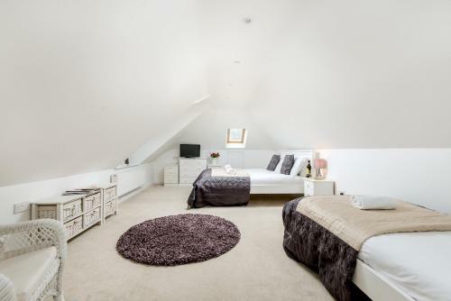 Mews Hill, 5 Bedroom New Forest Holiday Cottage