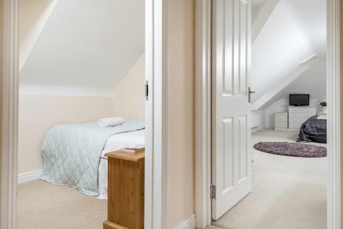 Mews Hill, 5 Bedroom New Forest Holiday Cottage