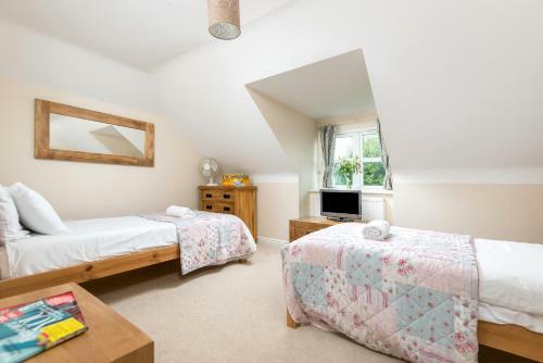 Mews Hill, 5 Bedroom New Forest Holiday Cottage