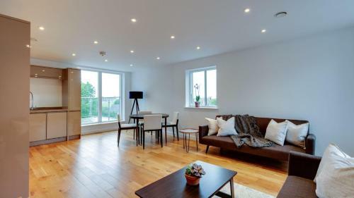 Amazing Frinton 3 Bed With 2 Terraces