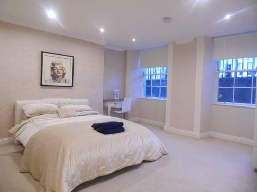 Apartamento West End - 2 Bedroom, Main Door Flat With Parking