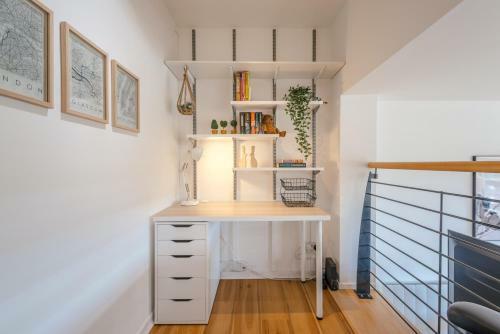 Riverview Apartment, Secure Parking And Balcony