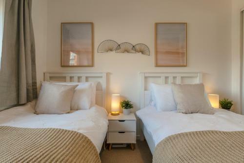 Riverview Apartment, Secure Parking And Balcony