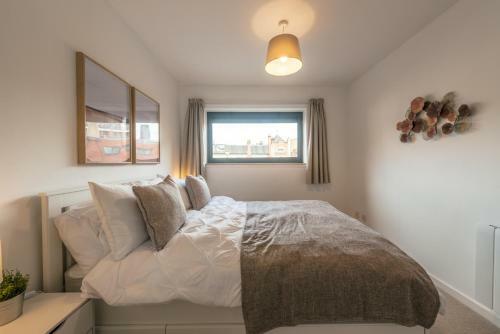 Riverview Apartment, Secure Parking And Balcony