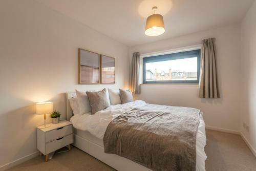 Riverview Apartment, Secure Parking And Balcony