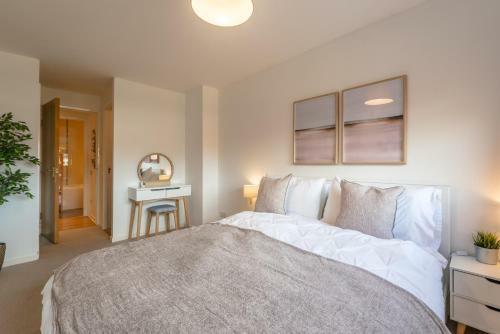 Riverview Apartment, Secure Parking And Balcony