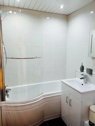 Glasgow City Centre Primo 2 Bed Apartment With Parking