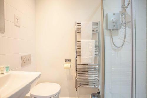 Apartamento Bright Two Bedroom Flat With Free Parking