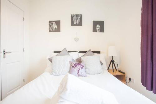 Apartamento Bright Two Bedroom Flat With Free Parking