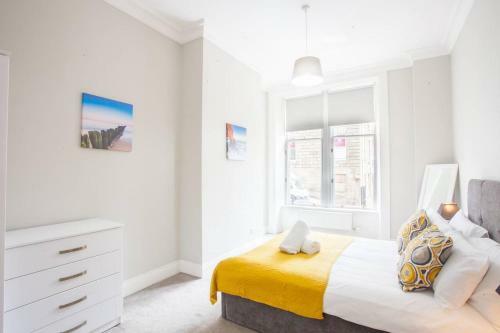 Bright 3 Bedroom Apartment In City Centre