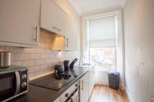 Bright 3 Bedroom Apartment In City Centre