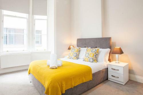 Bright 3 Bedroom Apartment In City Centre