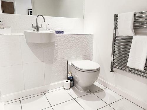 Secc Hydro Luxury Waterfront Apartment