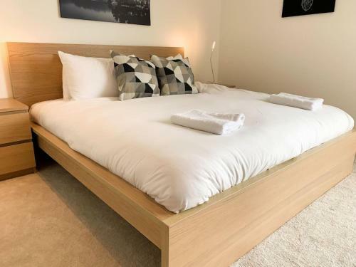 Secc Hydro Luxury Waterfront Apartment