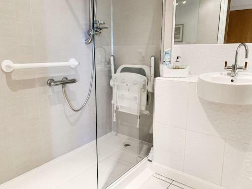 Secc Hydro Luxury Waterfront Apartment