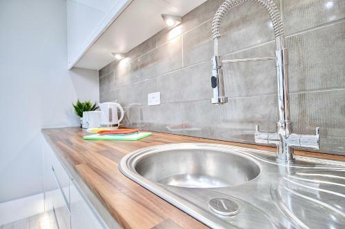 Luxurious Cessnock Service Apartment Nr Subway