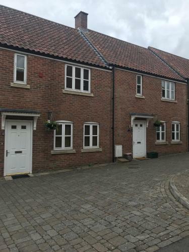 3 Crown Barton, Glastonbury