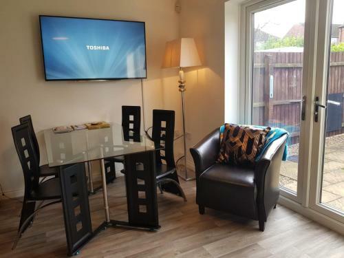 Ladysmith House - 4 Bedrooms - Full House