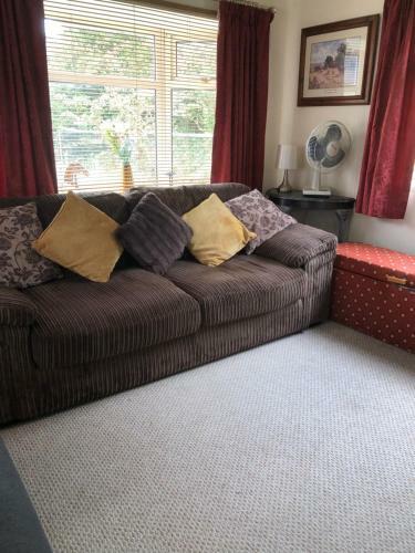 Charming 1-bed Chalet In Cheltenham