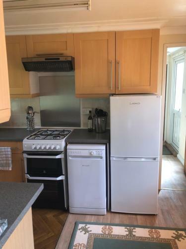Charming 1-bed Chalet In Cheltenham