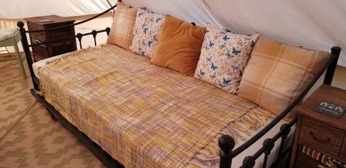 B&B Glamping Bell Tents At The Ring Pub
