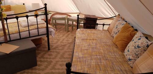 B&B Glamping Bell Tents At The Ring Pub