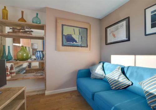 Dolphin Cottage