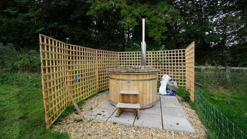 Showman's Hut Westcote