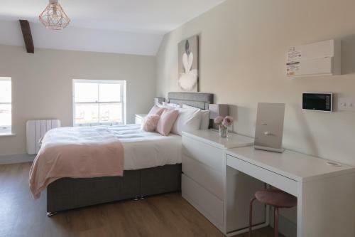 Apartment 9, Isabella House, Aparthotel, By Rentmyhouse