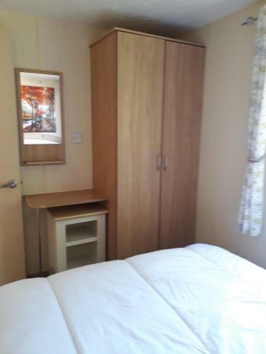 Immaculate 3-bedroom Caravan On Combe Haven