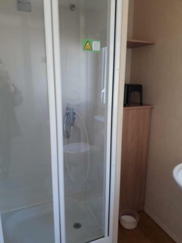 Immaculate 3-bedroom Caravan On Combe Haven