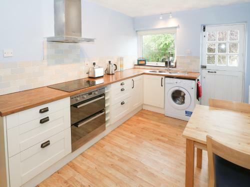11 Capel Farm