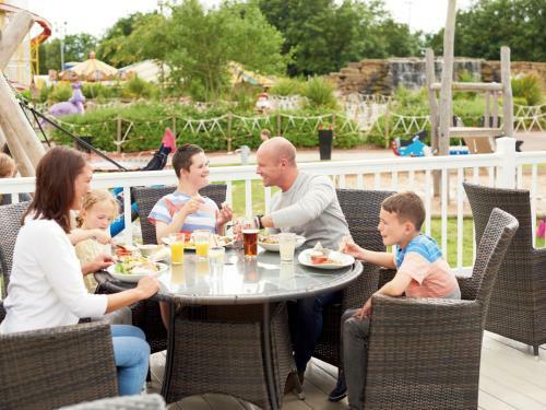 Holiday Home Thorpe Park-4