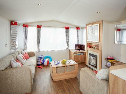 Holiday Home Thorpe Park-1