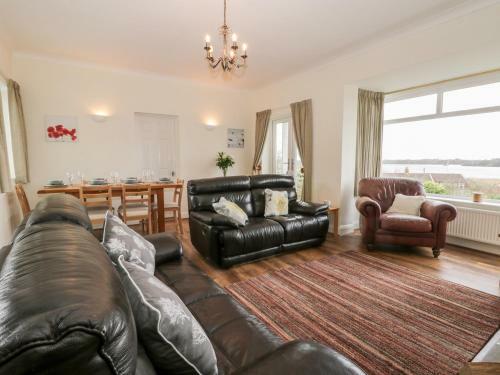 8 Mere View Avenue