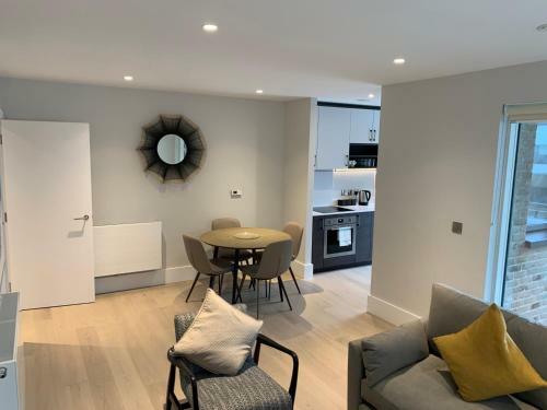 Heathrow North Apartments By Charles Hope