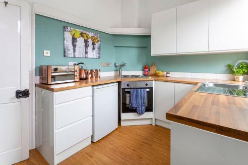 Charming 2-bed House In Huddersfield